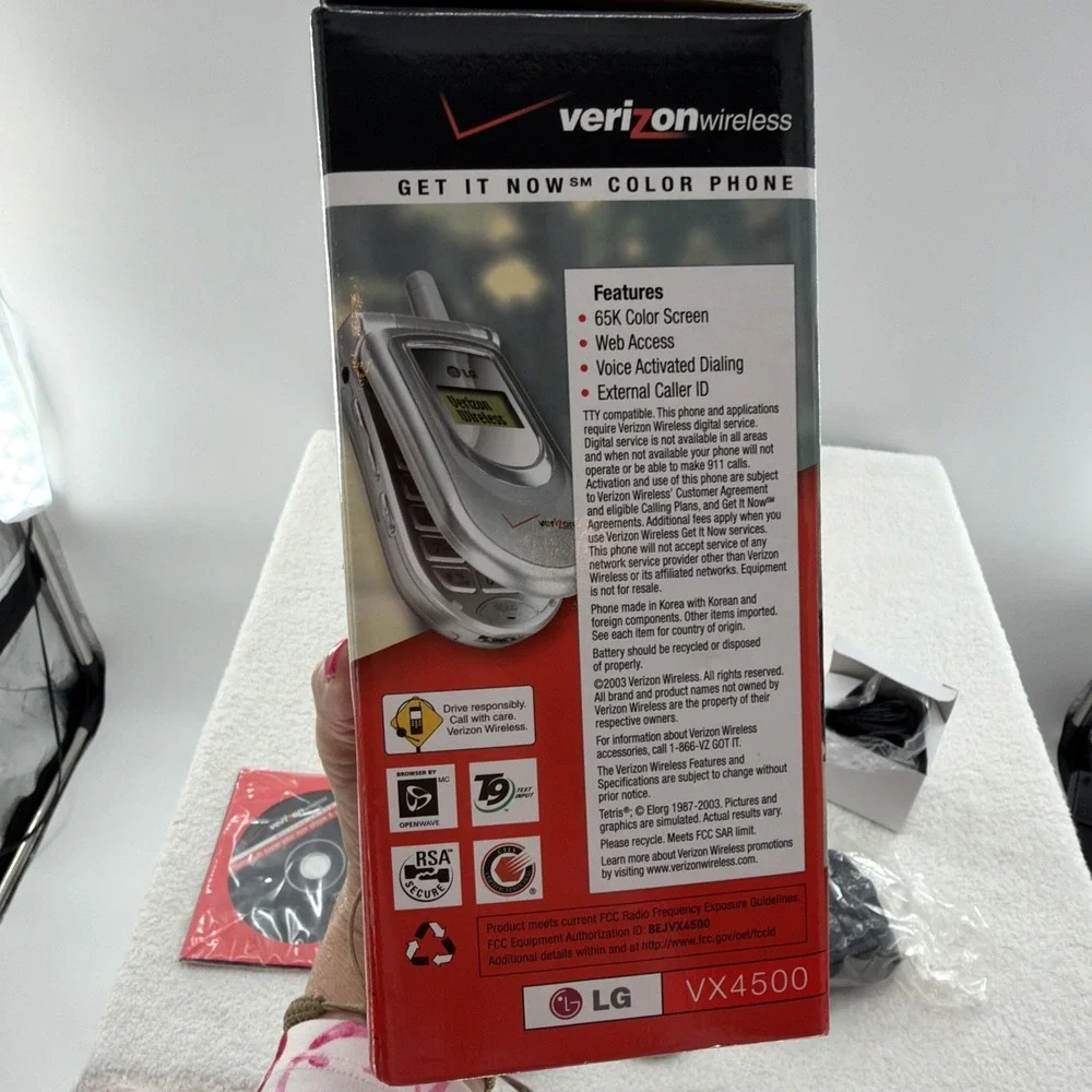 LG VX4500 Metallic Silver (Verizon) Cell Flip Phone W/Charger, Clip, CD, Cord